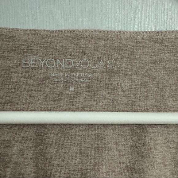 Beyond Yoga Women's Beige Crop Top Size Medium - Picture 3 of 9